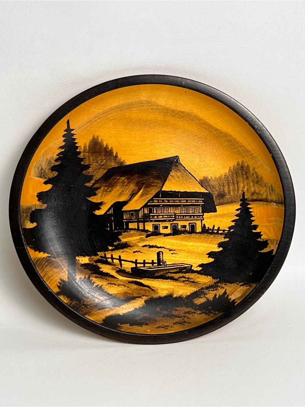 VTG Handgemalt Hand Painted Wooden Decorative Plate Alpine Black Forest Germany